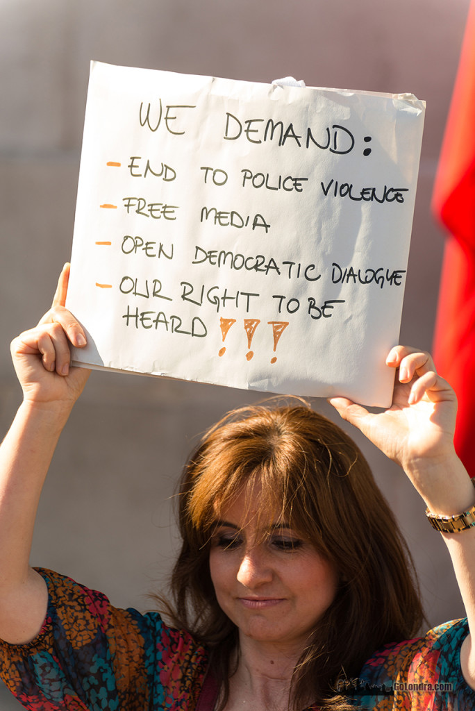 Ingiltere-Londra Protestolari - Occupygezi - Trafalgar Square (5)