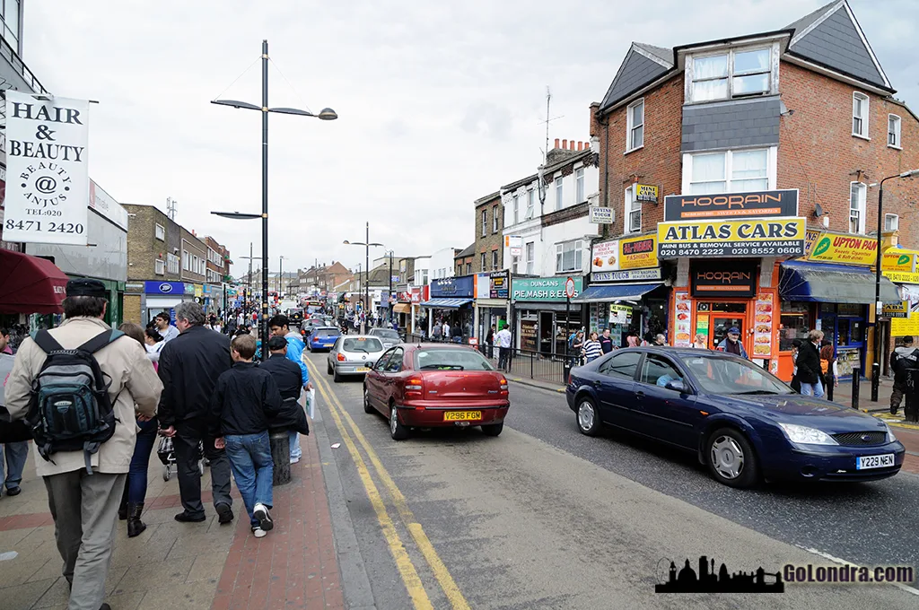 Newham ilçesinde bulunan Upton Park semtinden bir görünüm