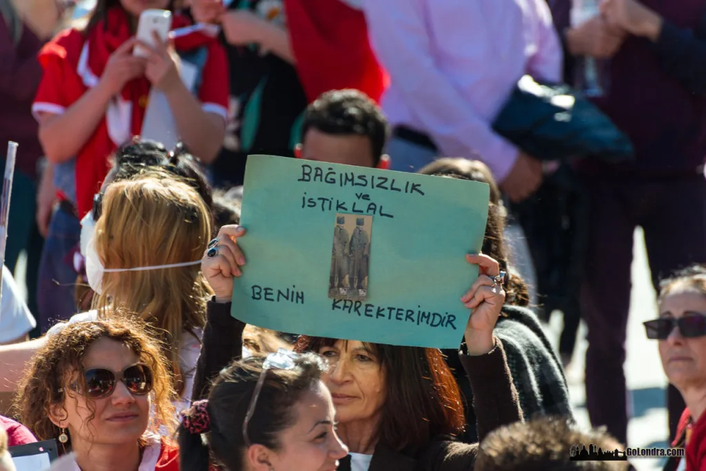 Ingiltere-Londra Protestolari - Occupygezi - Trafalgar Square (1)