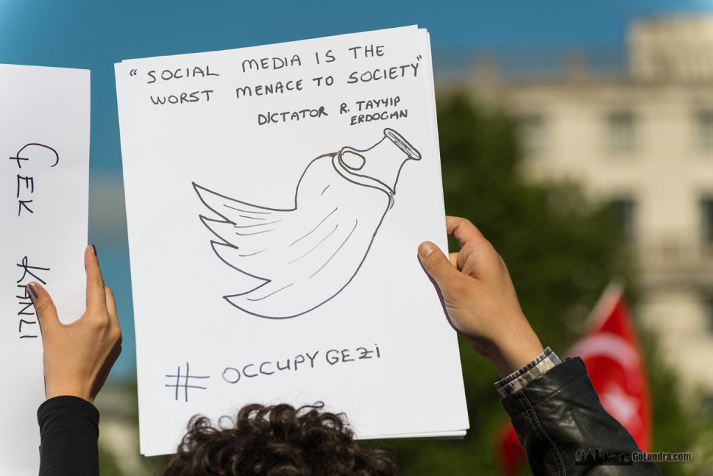 Ingiltere-Londra Protestolari - Occupygezi - Trafalgar Square (14)