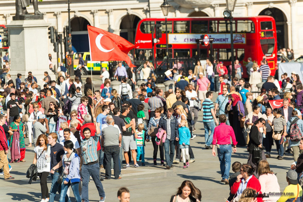Ingiltere-Londra Protestolari - Occupygezi - Trafalgar Square (16)