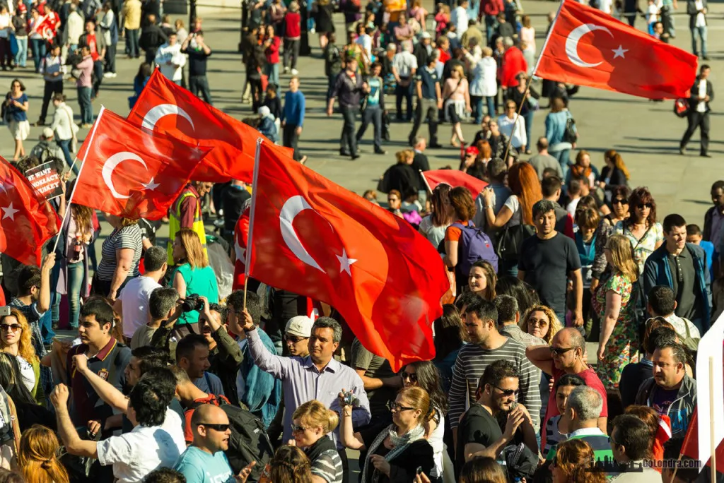 Ingiltere-Londra Protestolari - Occupygezi - Trafalgar Square (17)