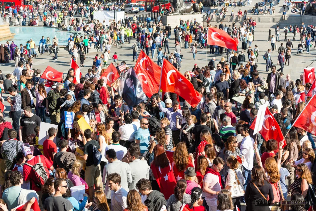 Ingiltere-Londra Protestolari - Occupygezi - Trafalgar Square (18)