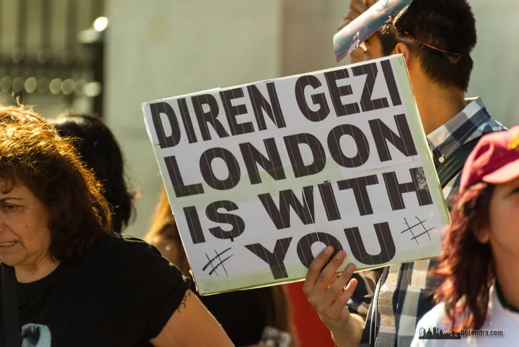 Ingiltere-Londra Protestolari - Occupygezi - Trafalgar Square (2)