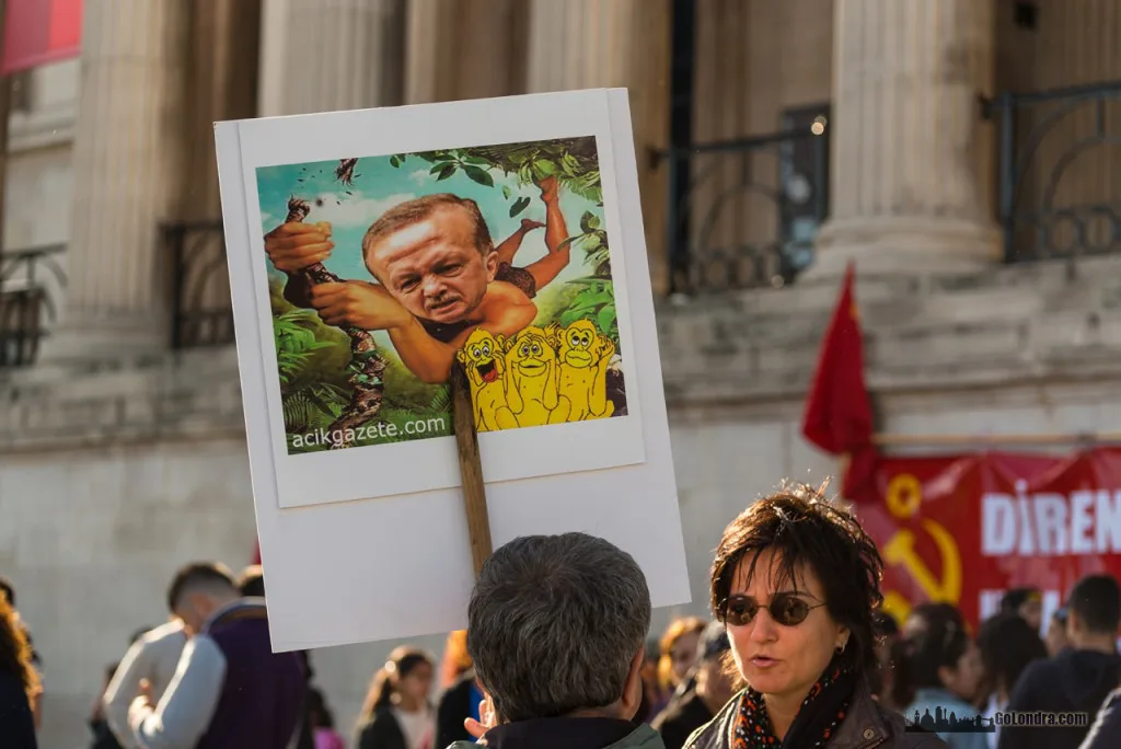 Ingiltere-Londra Protestolari - Occupygezi - Trafalgar Square (22)