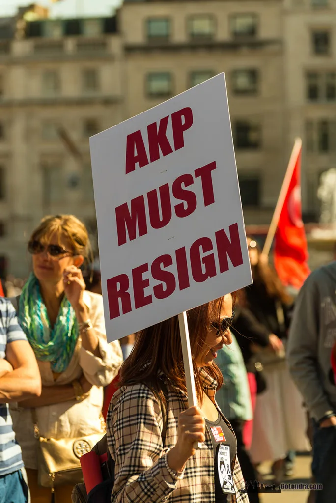 Ingiltere-Londra Protestolari - Occupygezi - Trafalgar Square (4)