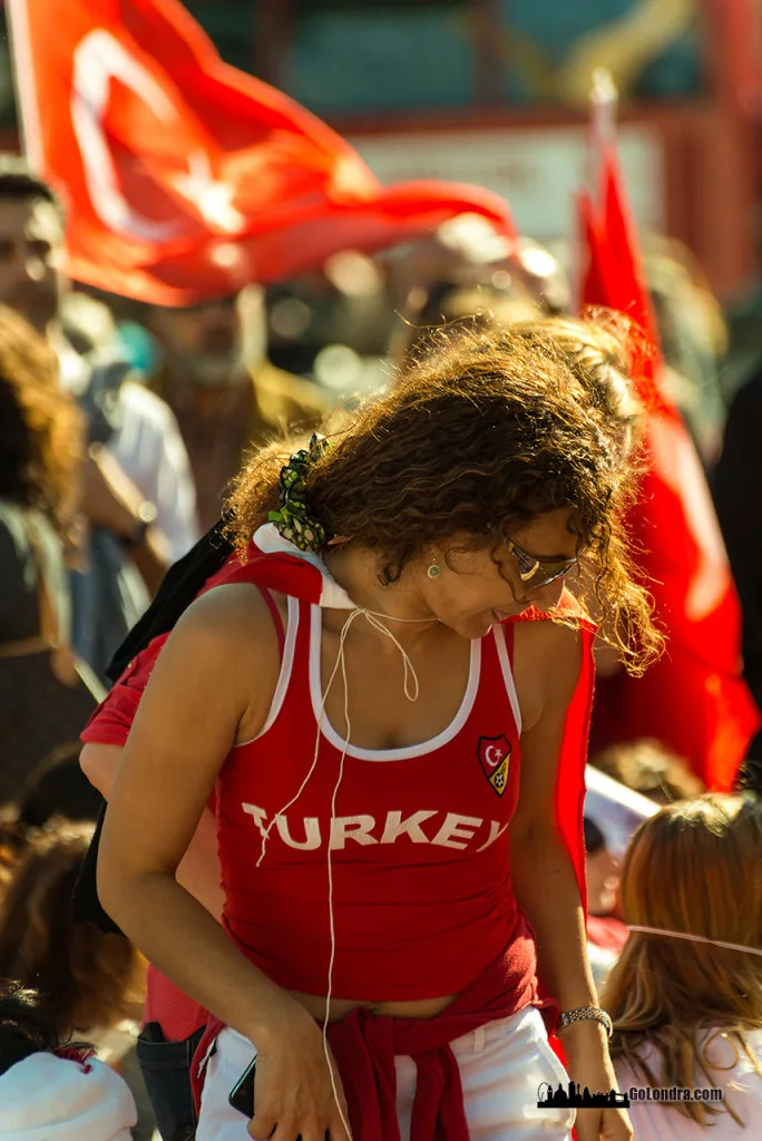 Ingiltere-Londra Protestolari - Occupygezi - Trafalgar Square (7)