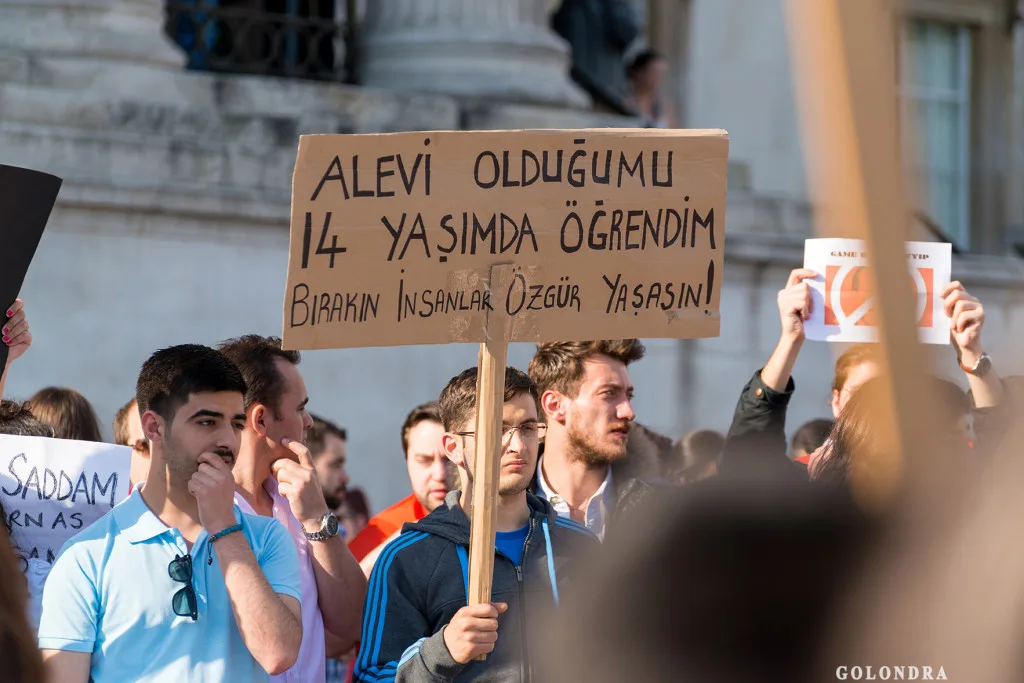 Protests in London Trafalgar Square - Occupygezi (2)